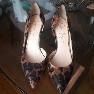 Animal print pointed toe pumps